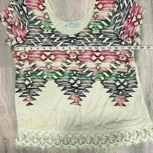 Maurices Abstract Aztec Print Short Sleeve Shirt Scoop Neck Lace Trim Top Size L - Picture 7 of 7